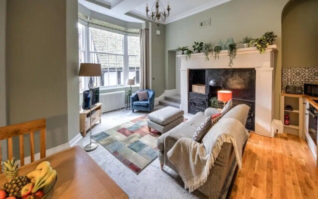 2 Rowntree House