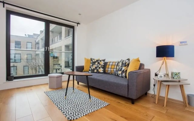 Stunning Modern 1 Bedroom Apartment Near Canary Wharf