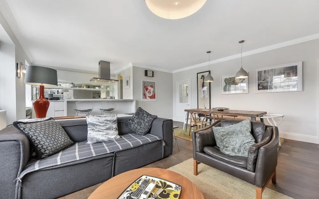 Woodbridge House Apartment