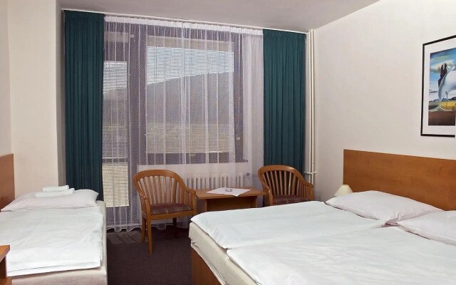 Hotel Adamantino