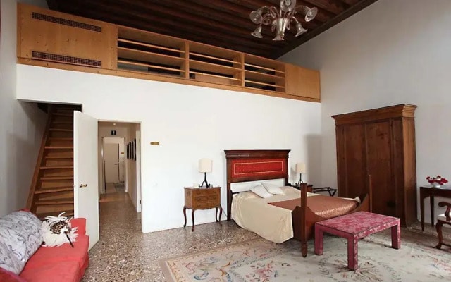 Palazzo Contarini Della Porta Di Ferro