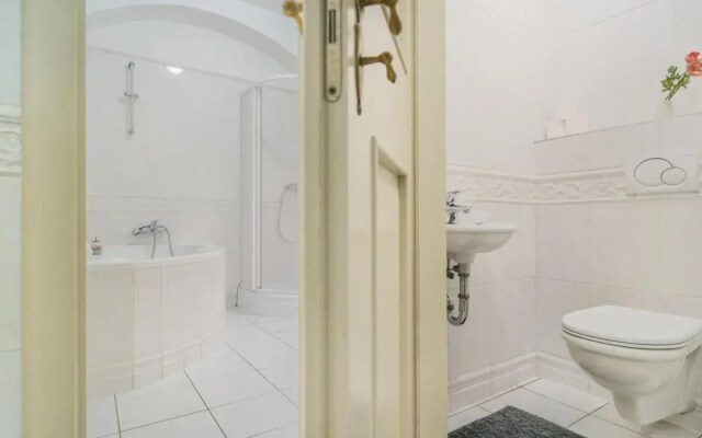 Spacious Apt at Mala Strana, Charles Bridge 3min
