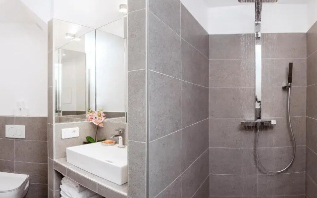 Livinparis - Luxury 4 Bedrooms Opera Lafayette II