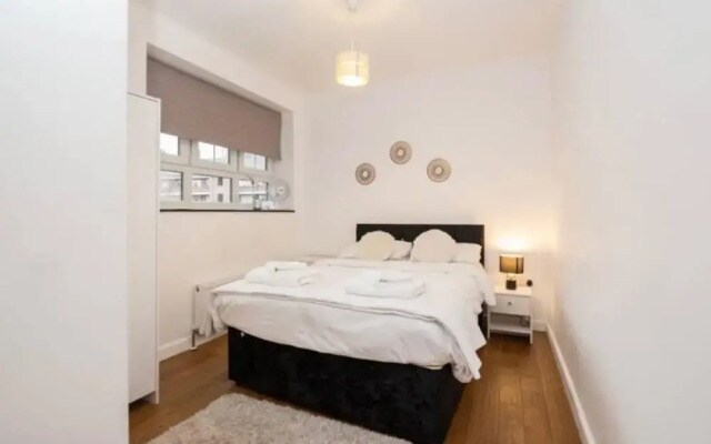 4 Bed Flat - Sleeps 10 - Pets - Parking