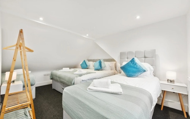 Rochfords Serviced House with 5 Bedrooms