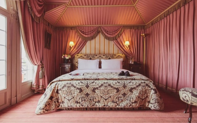 L'Hotel