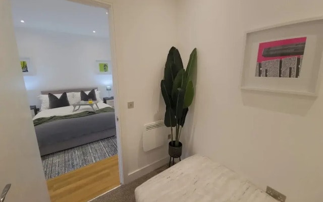 Captivating 1-bed Apartment in Slough With Kingbed