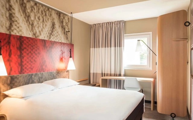 Отель Mermoz Paris Le Bourget