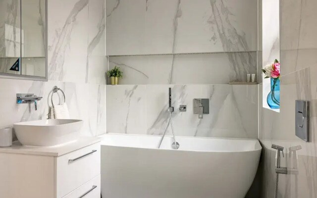 3-bdr Stunning LUX Villa Parking Central London