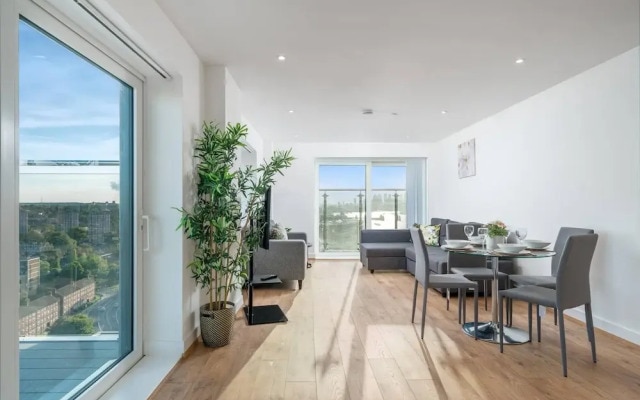 Skyvillion - River View Mins To O2 & London Excel