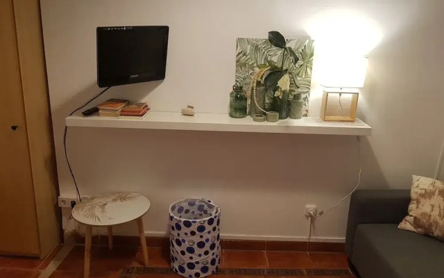 Central Comfortable Apt Born 2.1