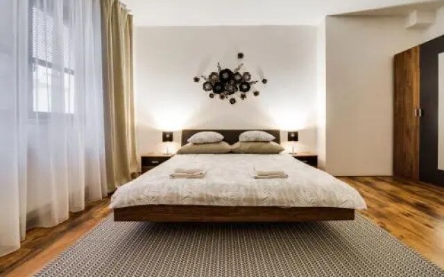 AMAVI Kozi Apartment