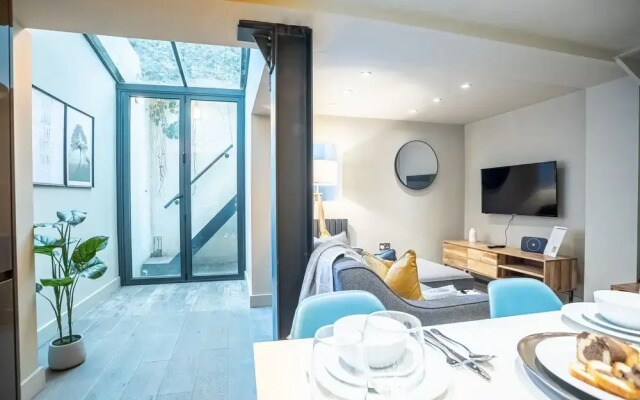 Luxe Pristine 2BR near Buckingham Palace