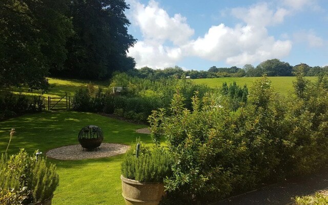 Hurtwood Inn