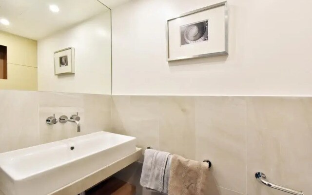 Stunning Mayfair 3 Bed 8 Million Air Conditioned
