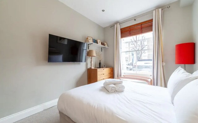 Beautiful & Spacious Flat with Patio