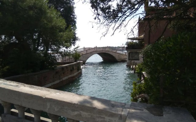Susy Biennale Apartment - Canal View and Garden