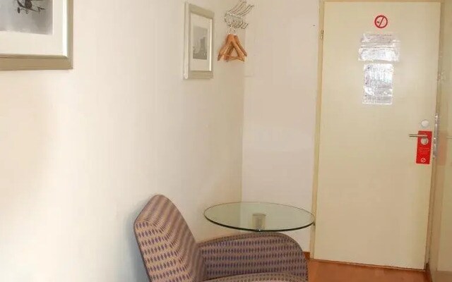 Budget Hostel Bargain Toko