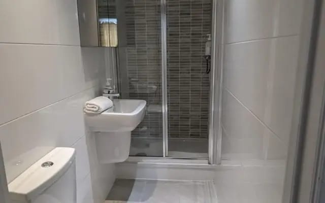 Spacious Two Bedroom Apartment in Westminster