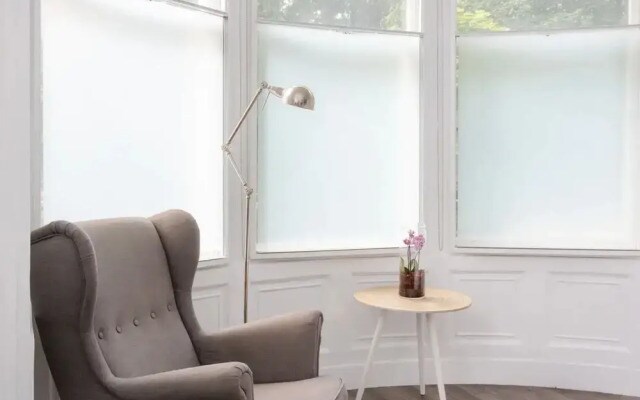 Chic, Newly Renovated Studio Apartment in Angel
