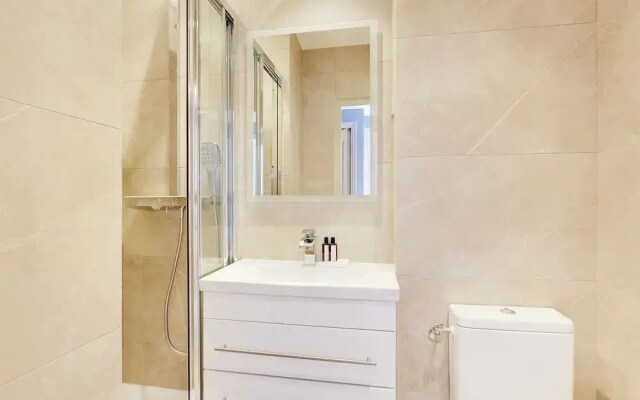 Modern Apartment With Balcony - 2br/6p- Roquette