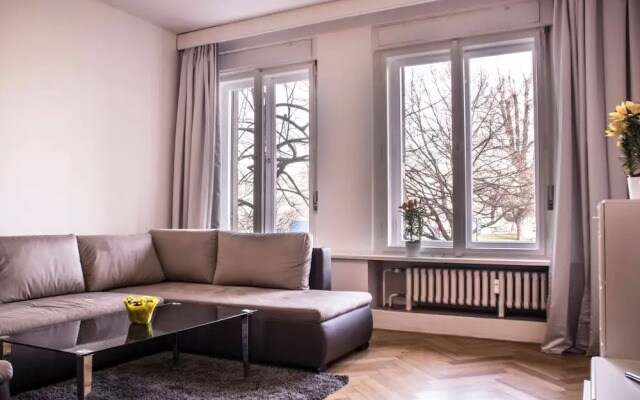 Exclusive Riverside Apartment In Heart Of Prague