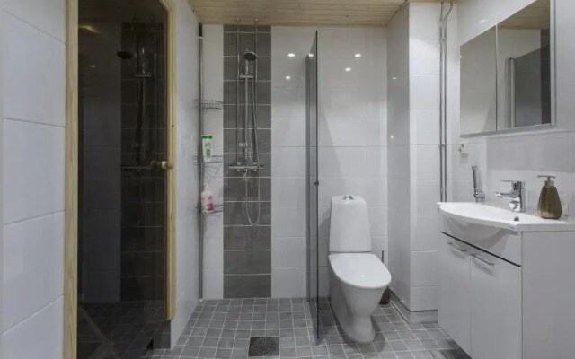 Tuomas' Luxurious Suites, Nilo