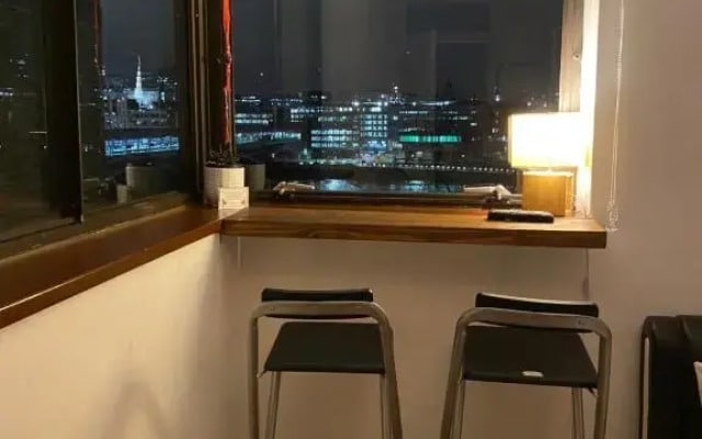 Room in Central London Overview Thames