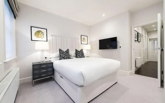 Luxury Three Bedroom - Flat 121 Lower Ground Floor