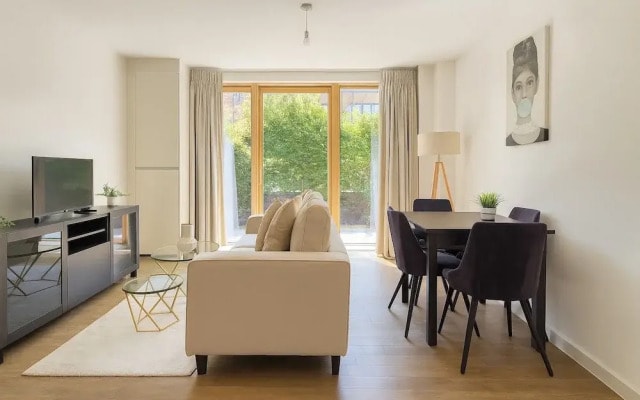 Modern 2-Bed flat in Mill hill Park