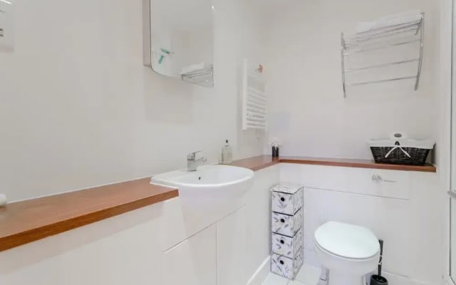 2 Bedroom Apartment Near Stepney Green