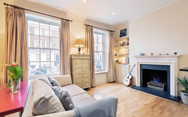Lamont Street Apartment