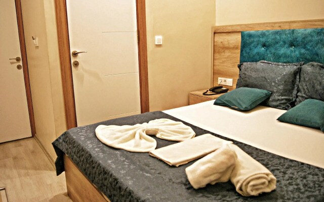 Destinia Pera Suites