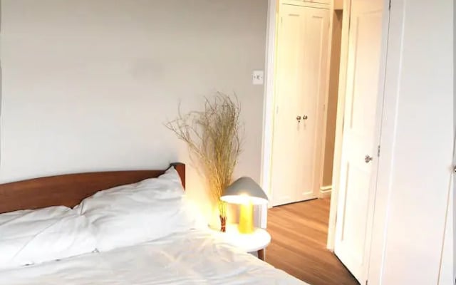 Modern and Stylish 2 Bedroom Flat in Notting Hill