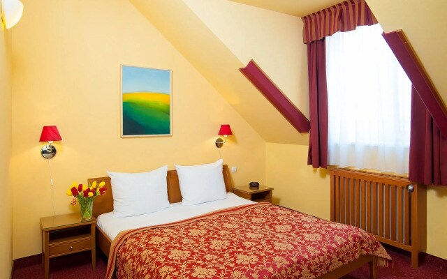 Cloister Inn