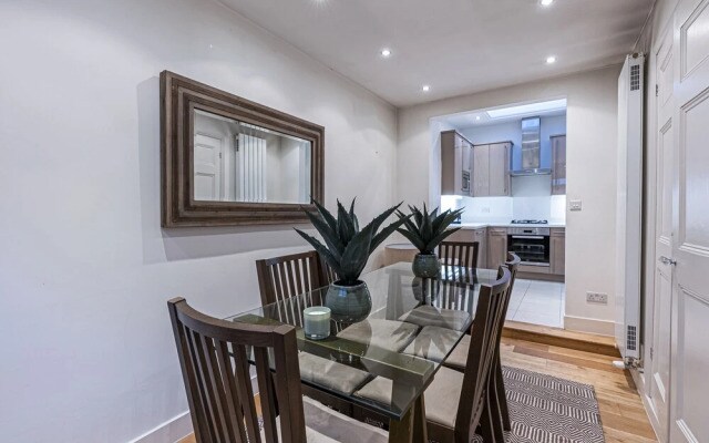 Altido Elegant 2-Bed House In Belgravia