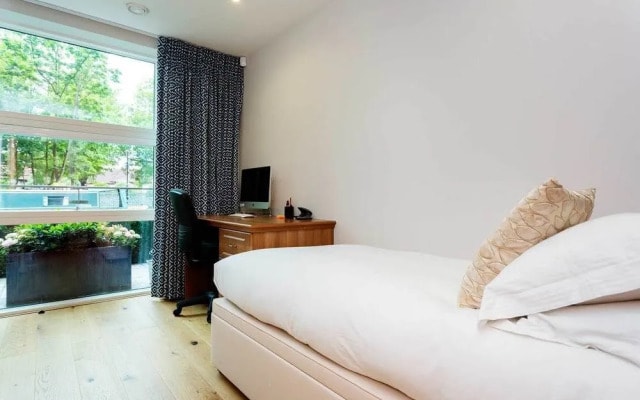 Veeve - Waterfront Flat