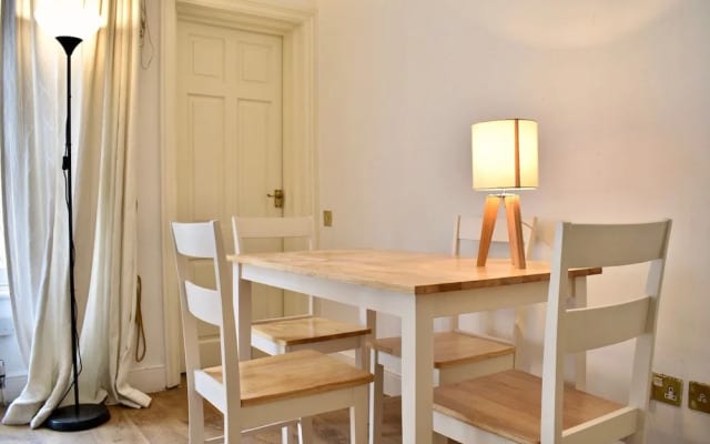 Light and Open 2 Bedroom Flat by Gloucester Road