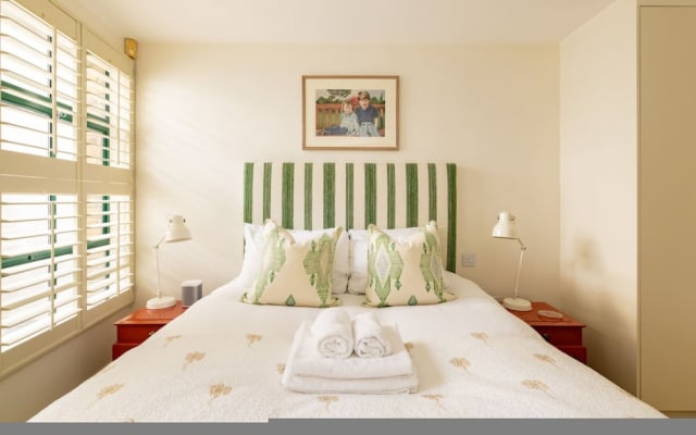 A Gentle Riverside Charm 2 Bedroom Mews House