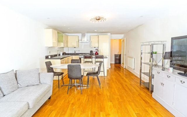 Modern Spacious 2-bed Apartment in London