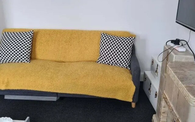 Cosy 2-bed Apartment - Sleeps 4 & Central
