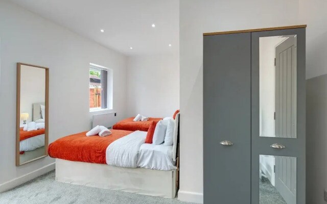 Newly Converted 2BDR 1BA APT in Hounslow