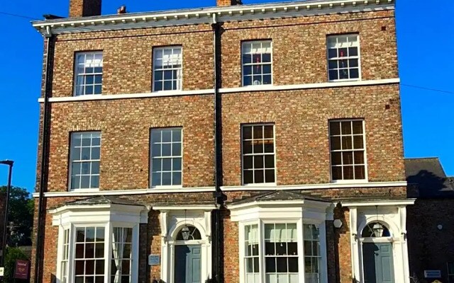 Priory House Apartments (no parties allowed)