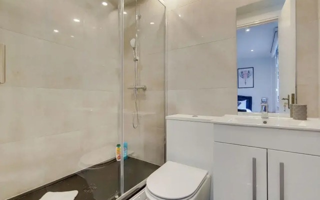 Stunning 4 Bed & 4 Bath House- Hyde Park