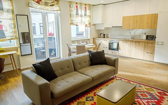 Charming 1BD Old Town Apartment by Hostlovers