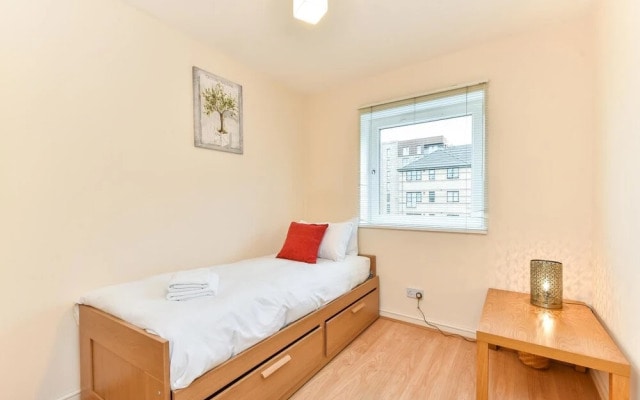 Superb Two Bedroom Flat By The Water - Great Views