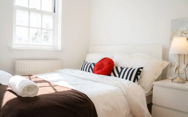 Modern Tower Bridge 2BR Town House