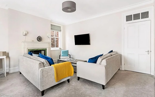 Serene 2BR - 3 Mins to Fulham Broadway