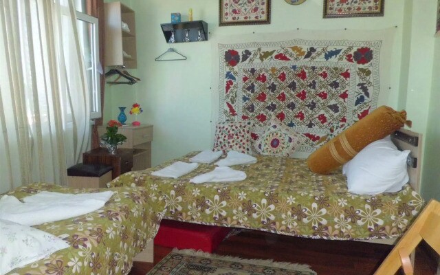 Chora Guesthouse