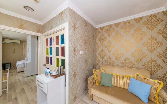 Walnut Shell Hotel